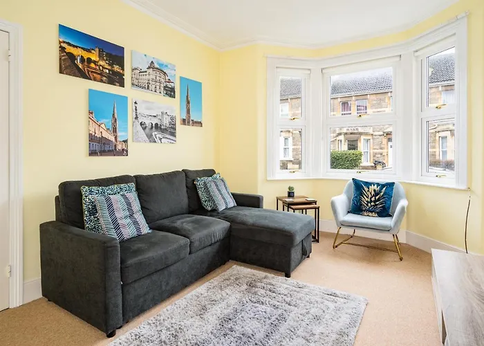 Fantastic, Spacious 3 Bedroom House With Garden
