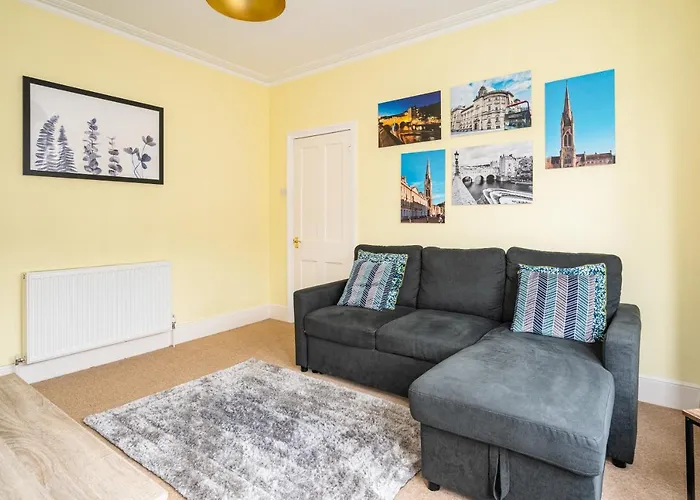 Fantastic, Spacious 3 Bedroom House With Garden