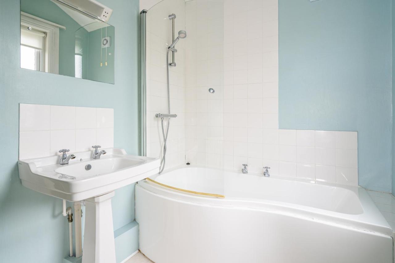 Ferienhaus Fantastic, Spacious 3 Bedroom House With Garden
