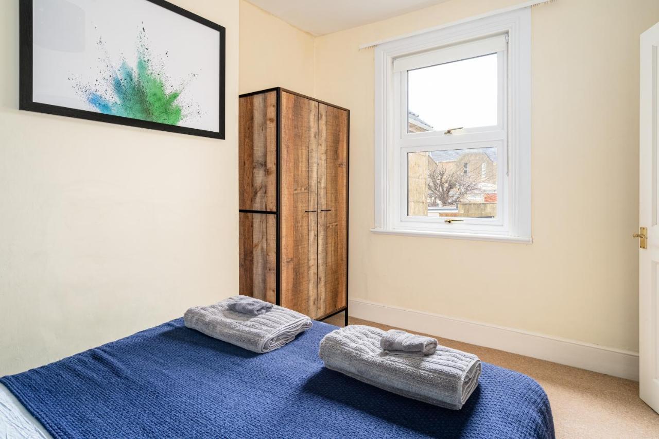 Ferienhaus Fantastic, Spacious 3 Bedroom House With Garden Bath